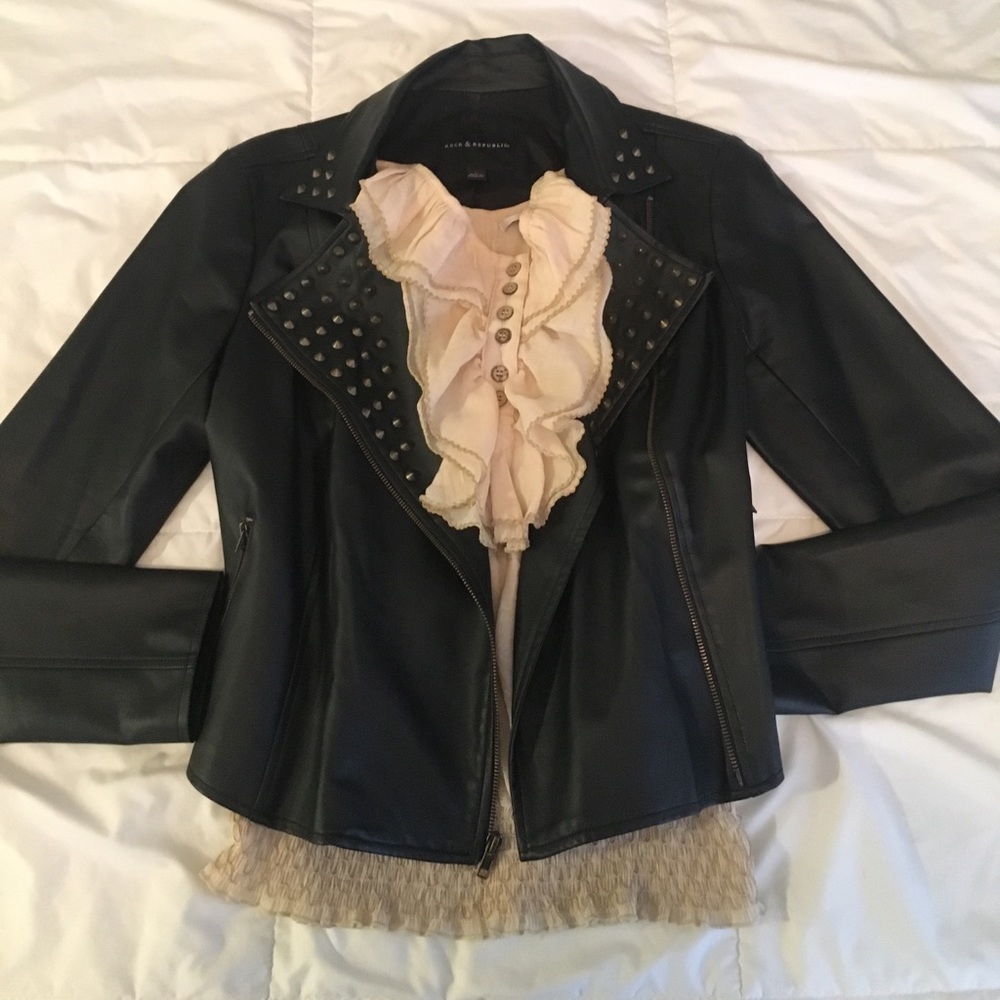 Cream Ruffled Blouse - Picture 2 of 7